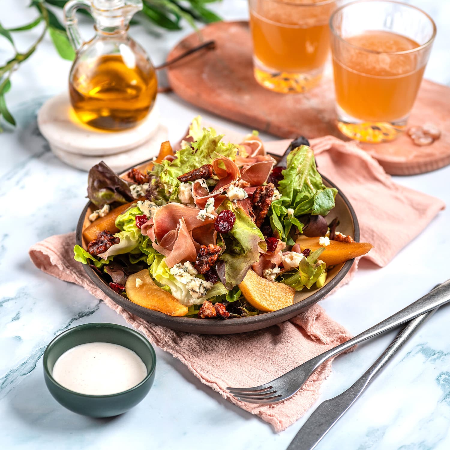 Ensalada de Prosciutto, Pera y Queso Azul, 275 g