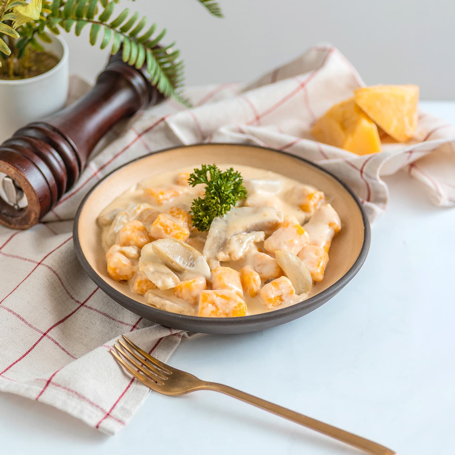 Ñoquis de Papas con Salsa tres Quesos