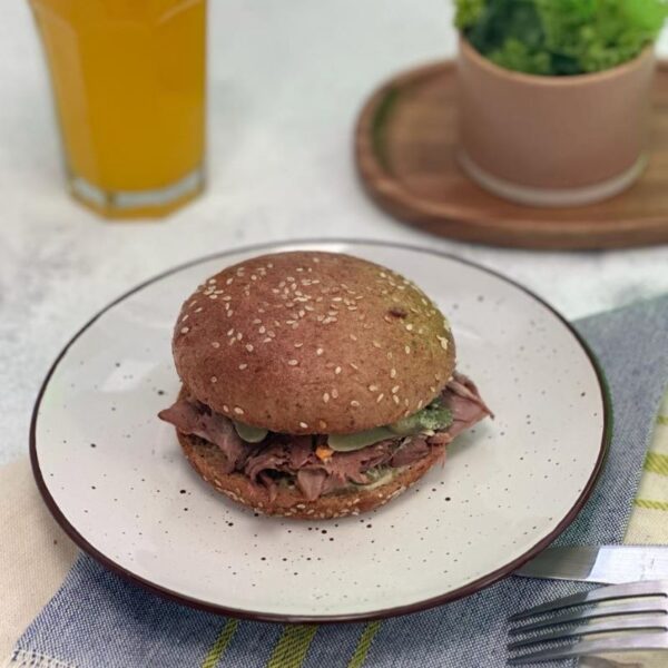 Sandwich Roast Beef y Salsa Tártara. Keto. Tremus