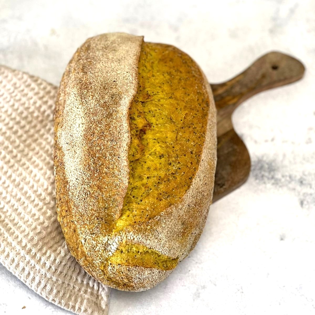 Hogaza Masa Madre Integral Cúrcuma y Amapola, Vegano, 450 grs, Marca Tremus - Imagen 2