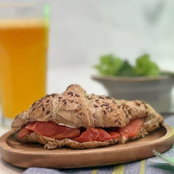 Croissant Multisemillas con Queso de Cabra y Tomates Asados Vegetariano, 165 g, Tremus