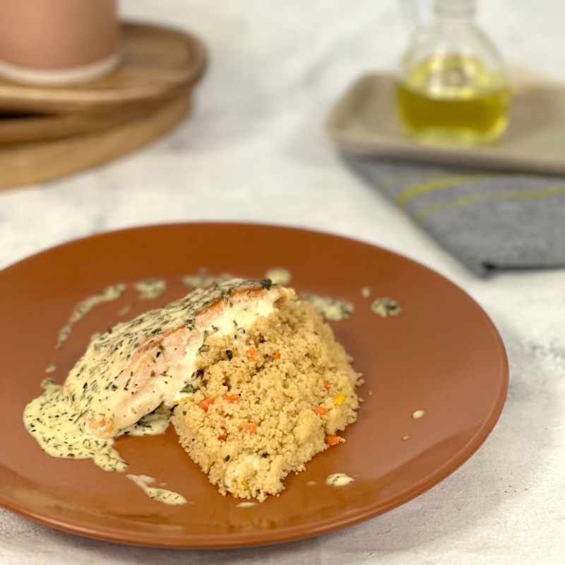 Salmón Finas Hierbas con Cous Cous Atomatado, Marca Tremus - Imagen 2